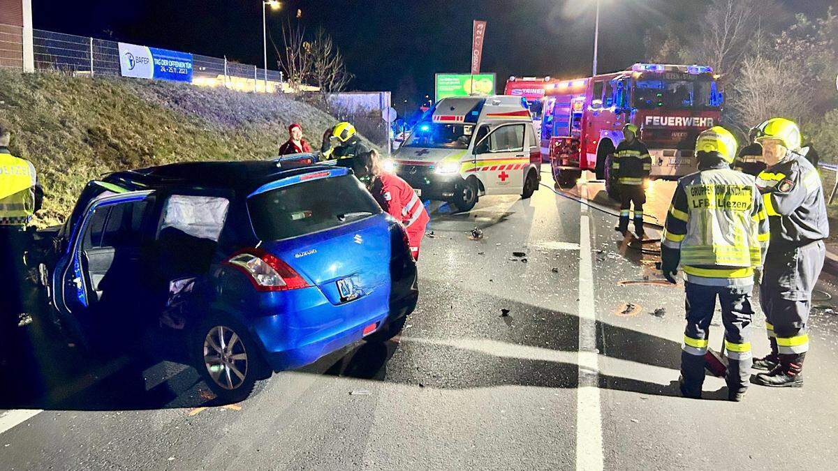 B 320 In Liezen | Autos Kollidierten: Zwei Lenker Und Ein Hund Verletzt